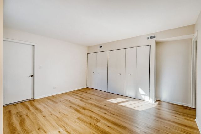 132 White Birch Lane, Westmont, IL 60559