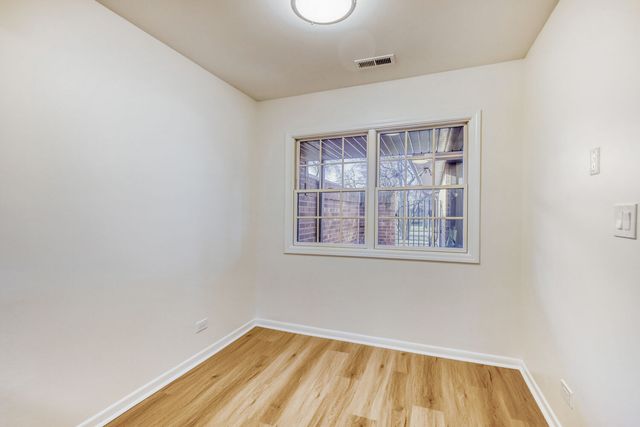 132 White Birch Lane, Westmont, IL 60559