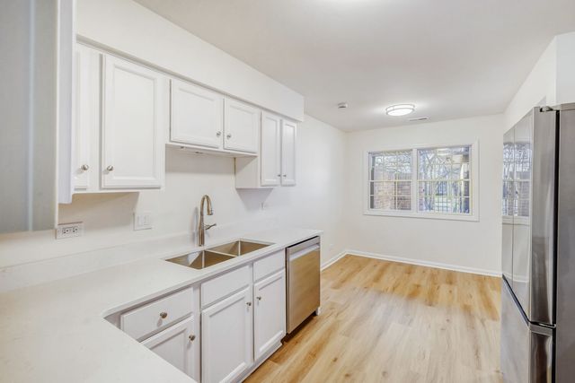 132 White Birch Lane, Westmont, IL 60559