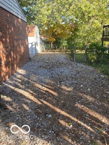 1701 S 9th Avenue, Beech Grove, IN 46107