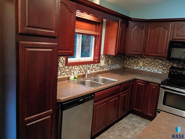 5609 S Cain Ave Avenue, Sioux Falls, SD 57106