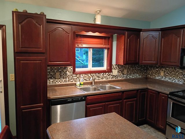5609 S Cain Ave Avenue, Sioux Falls, SD 57106