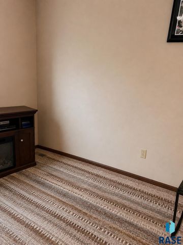 5609 S Cain Ave Avenue, Sioux Falls, SD 57106