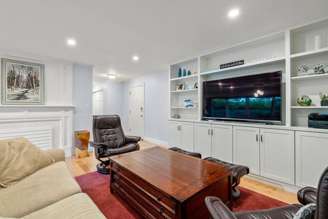 1210 Greendale Ave 311, Needham, MA 02492