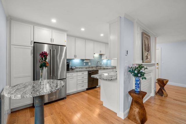 1210 Greendale Ave 311, Needham, MA 02492