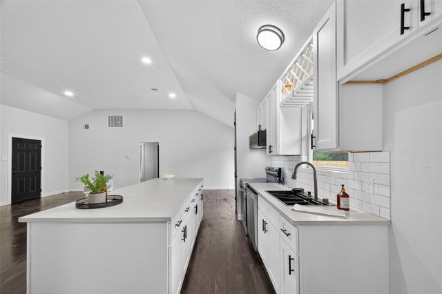 209 Leago Street, Houston, TX 77022