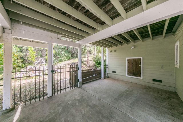 6060 Keeble Ln, Camino, CA 95709