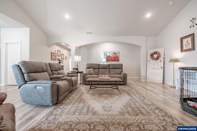 621 Clover Ct, Aumsville, OR 97325