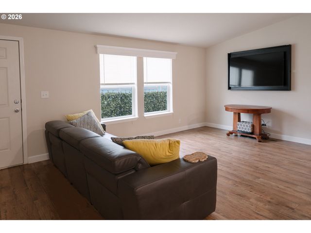 11520 Sw ROYAL VILLA Dr, Tigard, OR 97224