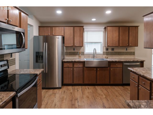 11520 Sw ROYAL VILLA Dr, Tigard, OR 97224