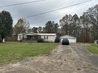 301 Shirley Bates Dr, Clifton, TN 38425