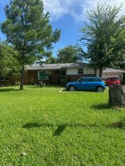 110 W Park Row Drive, Arlington, TX 76010