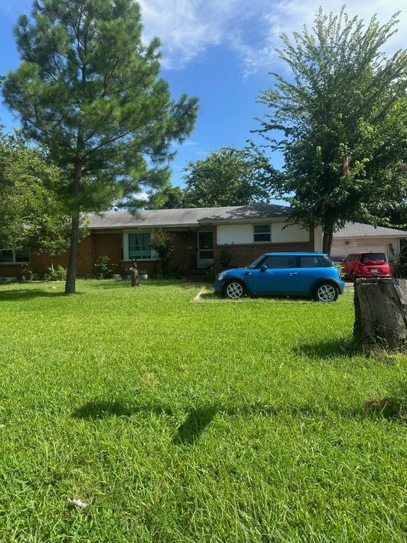 110 W Park Row Drive, Arlington, TX 76010