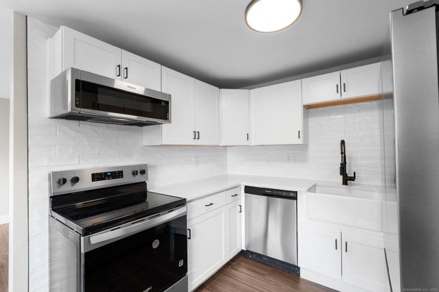45 Churchill Way 45, Newington, CT 06111