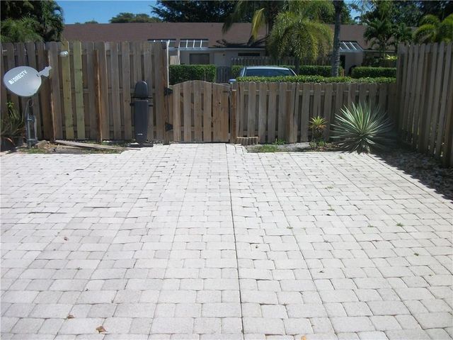 4953 E LAKES Drive, Deerfield Beach, FL 33064