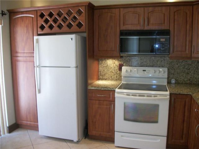 4953 E LAKES Drive, Deerfield Beach, FL 33064
