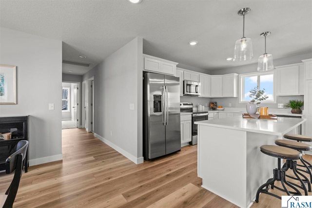 2021 Aster Lane, Mankato, MN 56001