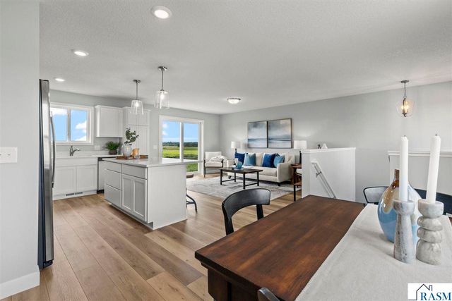 2021 Aster Lane, Mankato, MN 56001