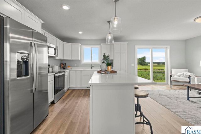 2021 Aster Lane, Mankato, MN 56001