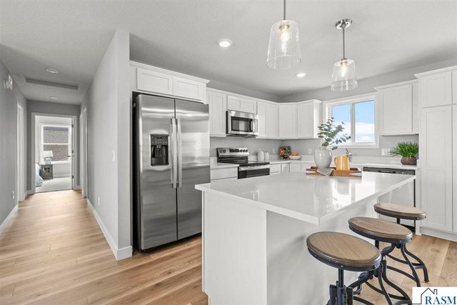 2021 Aster Lane, Mankato, MN 56001