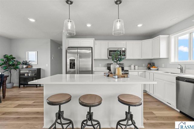 2021 Aster Lane, Mankato, MN 56001