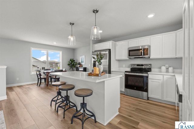2021 Aster Lane, Mankato, MN 56001