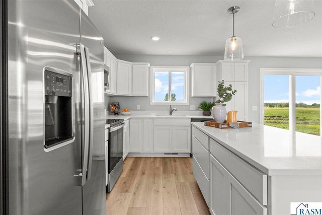 2021 Aster Lane, Mankato, MN 56001