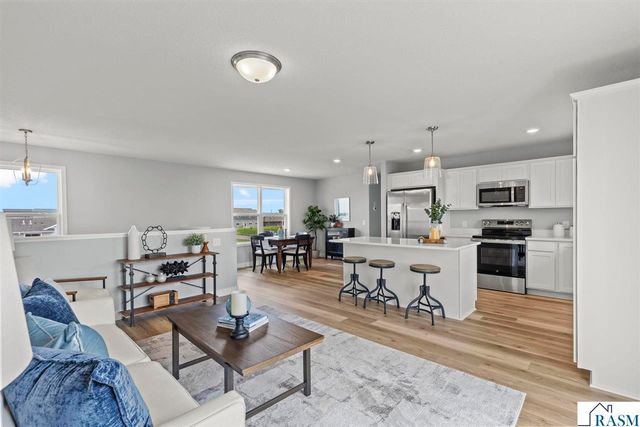 2021 Aster Lane, Mankato, MN 56001