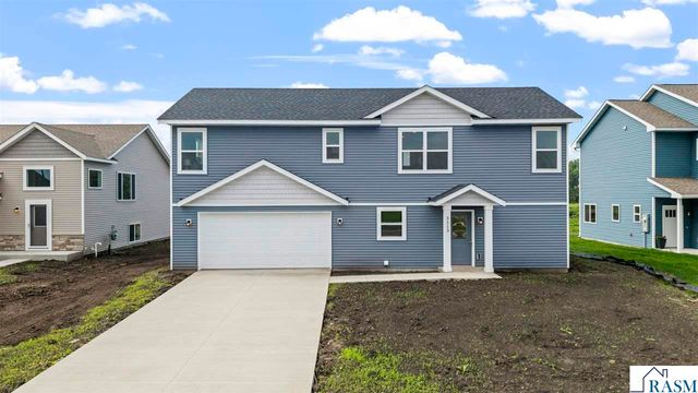 2021 Aster Lane, Mankato, MN 56001