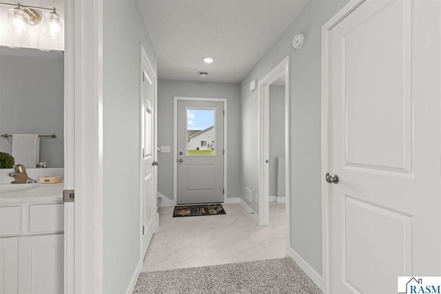 2021 Aster Lane, Mankato, MN 56001
