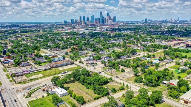 2418 Jensen Drive, Houston, TX 77026