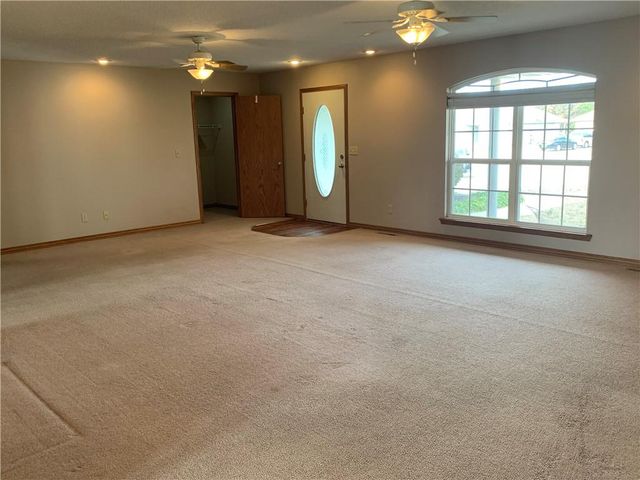 513 Brooklyn Court, Frontenac, KS 66763