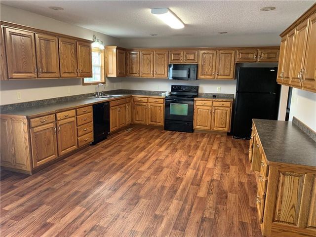 513 Brooklyn Court, Frontenac, KS 66763