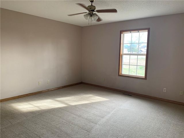 513 Brooklyn Court, Frontenac, KS 66763