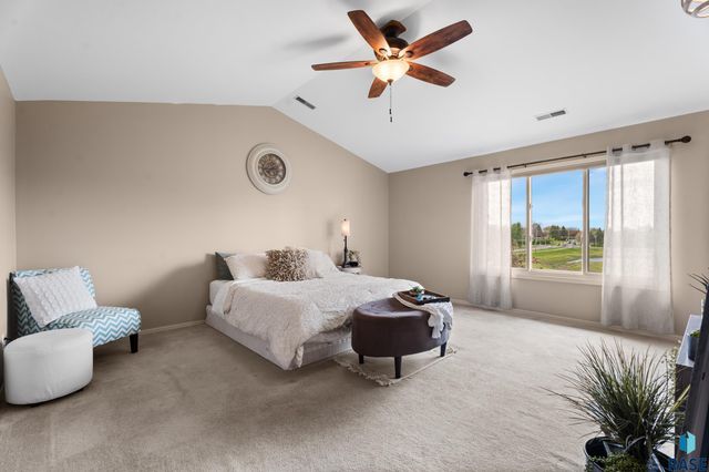3259 S Grace Ave Avenue, Sioux Falls, SD 57103