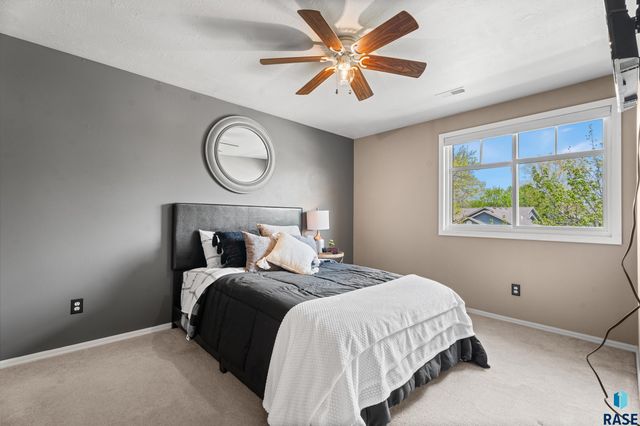 3259 S Grace Ave Avenue, Sioux Falls, SD 57103