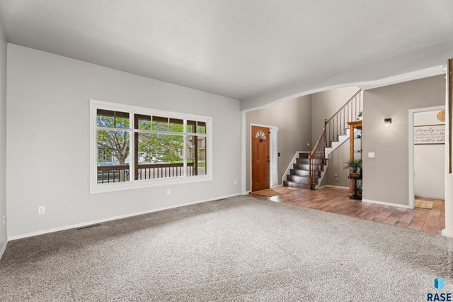 3259 S Grace Ave Avenue, Sioux Falls, SD 57103