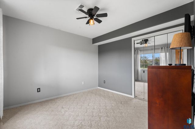 3259 S Grace Ave Avenue, Sioux Falls, SD 57103