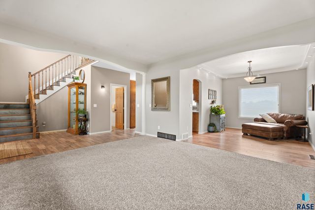 3259 S Grace Ave Avenue, Sioux Falls, SD 57103