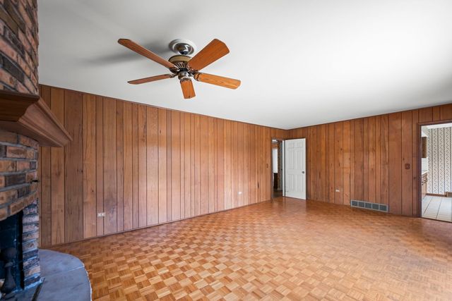 1402 N Harvard Avenue, Arlington Heights, IL 60004