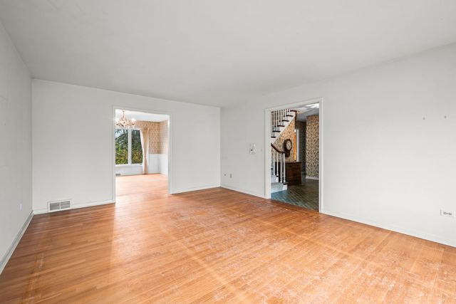 1402 N Harvard Avenue, Arlington Heights, IL 60004