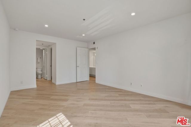 675 Oak Run Trail TL301, Oak Park, CA 91377