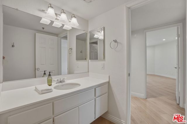 675 Oak Run Trail TL301, Oak Park, CA 91377