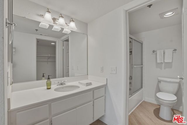 675 Oak Run Trail TL301, Oak Park, CA 91377