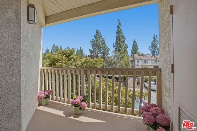 675 Oak Run Trail TL301, Oak Park, CA 91377