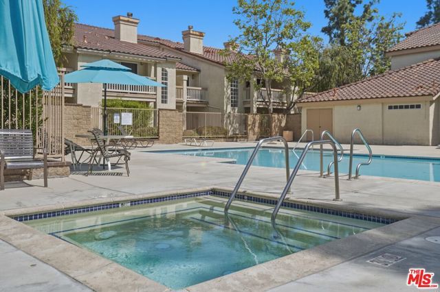 675 Oak Run Trail TL301, Oak Park, CA 91377