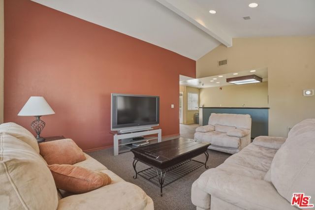 675 Oak Run Trail TL301, Oak Park, CA 91377