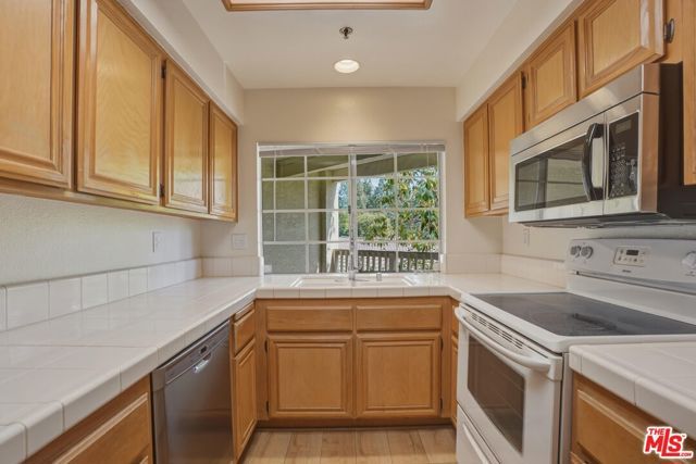 675 Oak Run Trail TL301, Oak Park, CA 91377