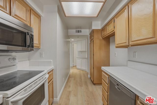 675 Oak Run Trail TL301, Oak Park, CA 91377