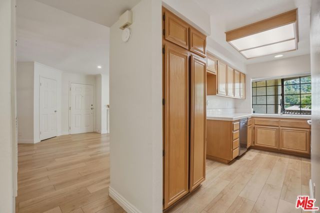 675 Oak Run Trail TL301, Oak Park, CA 91377